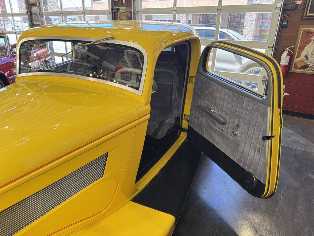1934 Ford 3 Window Coupe 32