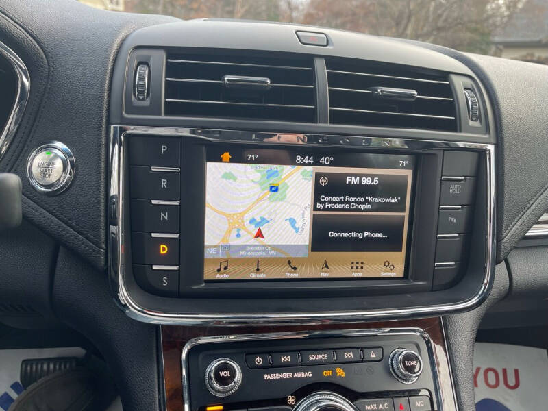 2017 Lincoln Continental Select