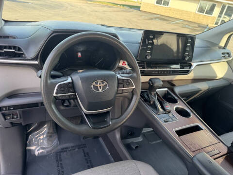 2021 Toyota Sienna LE 8-Passenger