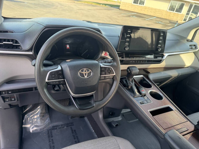 2021 Toyota Sienna LE 8-Passenger