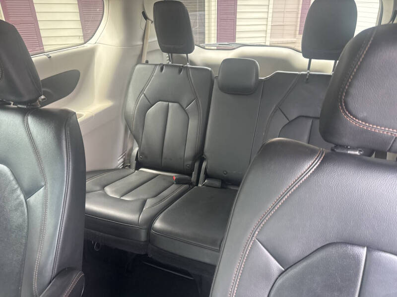 2017 Chrysler Pacifica Touring-L