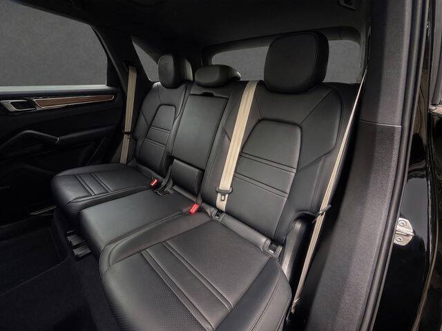 2023 Porsche Cayenne Platinum Edition