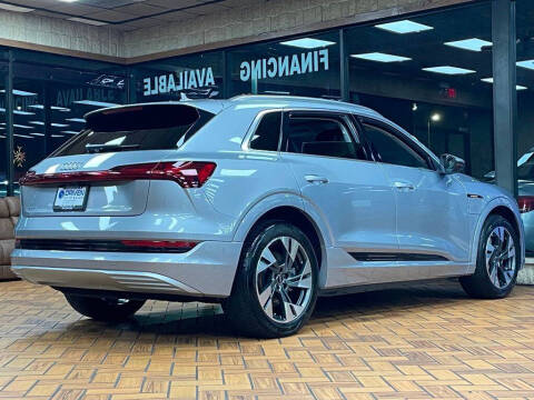 2022 Audi e-tron quattro Premium Plus