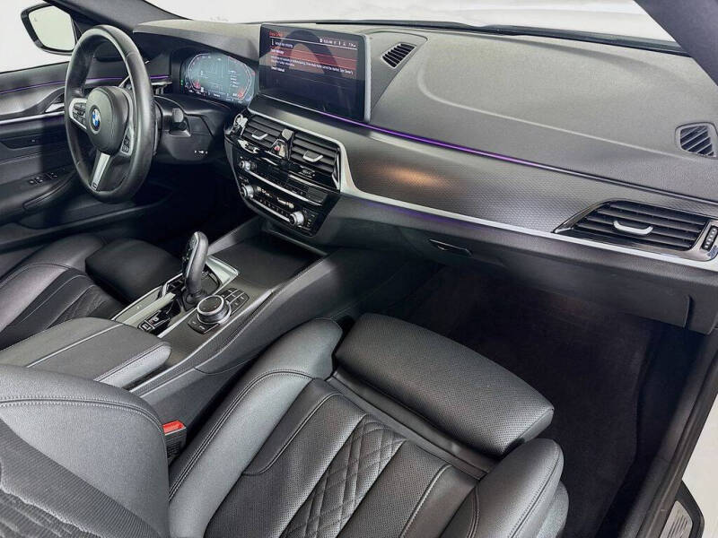 2022 BMW 5 Series 530i