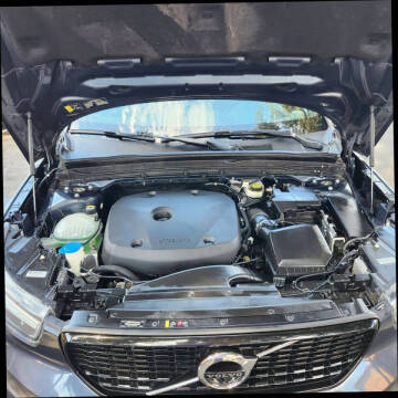 2022 Volvo XC40 T5 R-Design