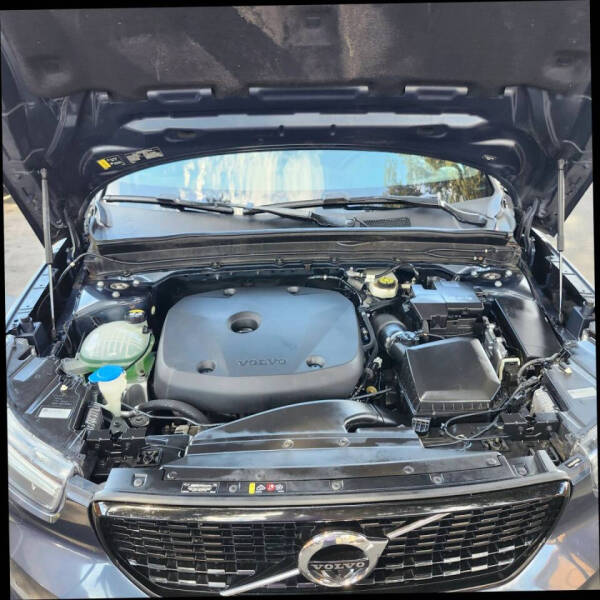 2022 Volvo XC40 T5 R-Design