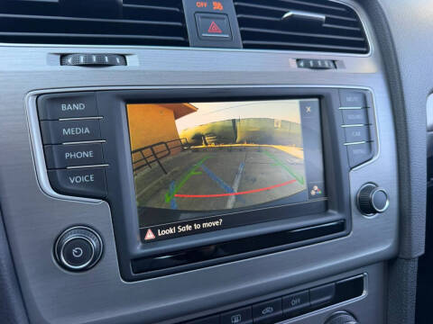 2016 Volkswagen Golf TSI S