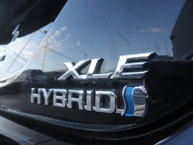 2022 Toyota Camry Hybrid XLE