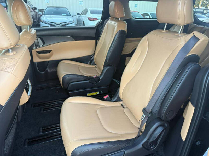 2024 Kia Carnival LX