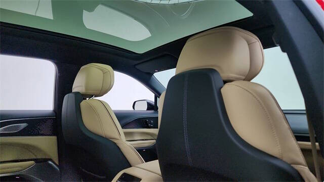 2025 Cadillac LYRIQ Luxury 3