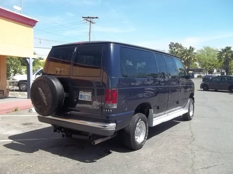 2003 Ford Econoline Wagon XLT photo 7