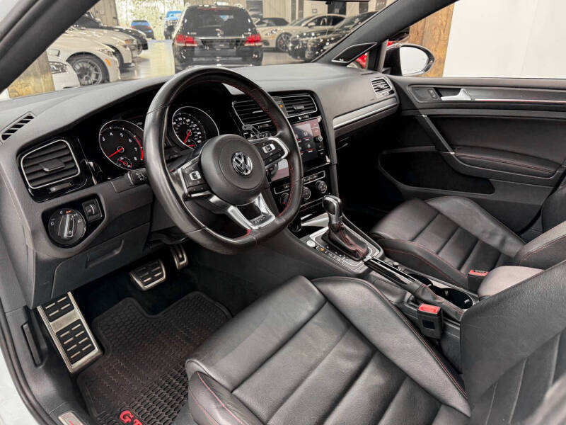 2019 Volkswagen Golf GTI SE
