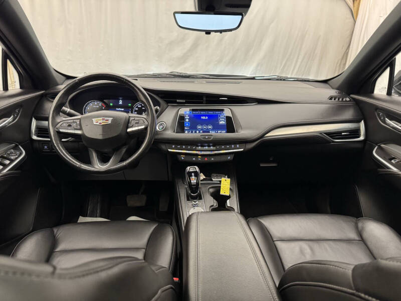 2022 Cadillac XT4 Premium Luxury