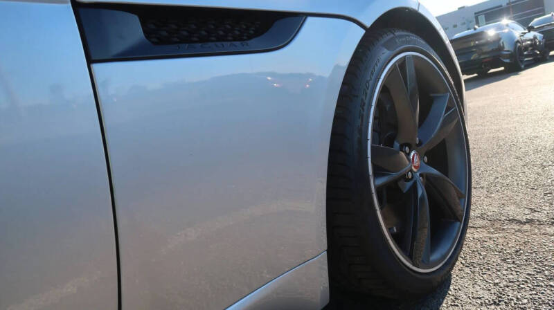 2020 Jaguar F-TYPE R