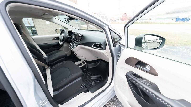 2023 Chrysler Voyager LX