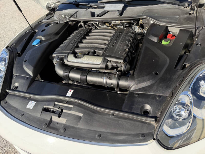 2017 Porsche Cayenne Platinum Edition