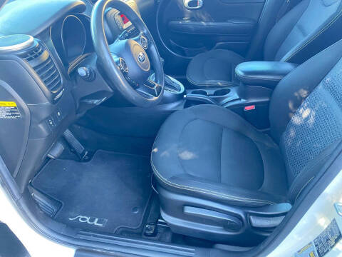 2015 Kia Soul +