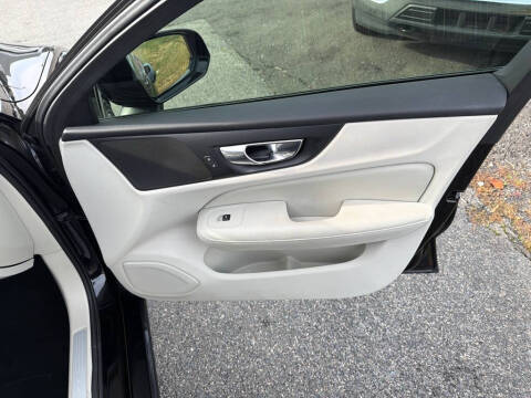 2022 Volvo S60 B5 Momentum