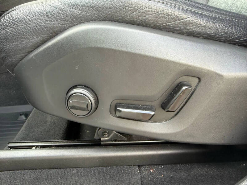 2020 Volvo XC90 T6 Momentum 6-Passenger