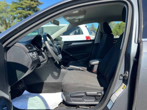 2016 Volkswagen Passat 1.8T R-Line