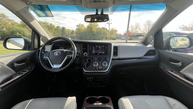 2017 Toyota Sienna Limited 7-Passenger