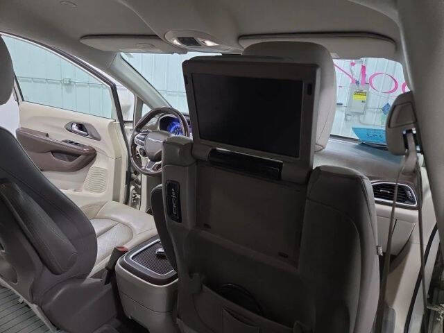 2017 Chrysler Pacifica Touring-L Plus