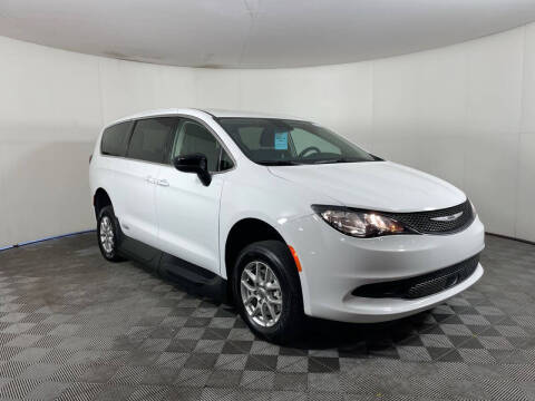 2024 Chrysler Voyager LX