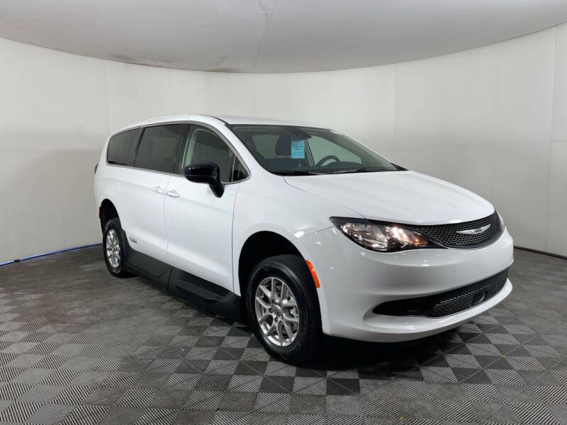 2024 Chrysler Voyager LX