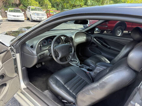 2004 Ford Mustang GT Deluxe