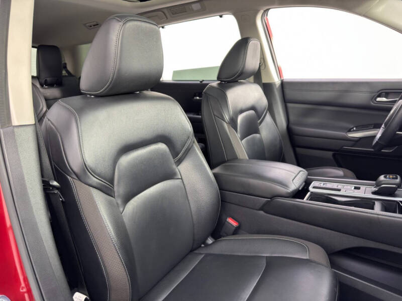 2022 Nissan Pathfinder SL