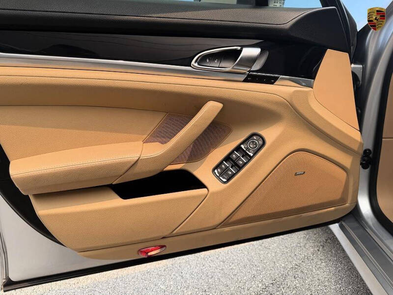 2016 Porsche Panamera
