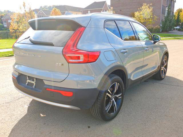 2025 Volvo XC40 B5 Core Bright Theme