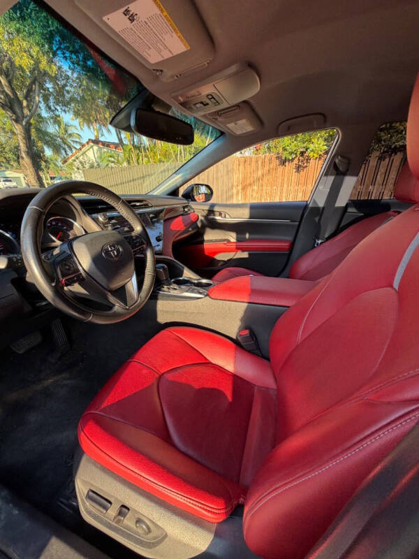 2019 Toyota Camry XSE's photo