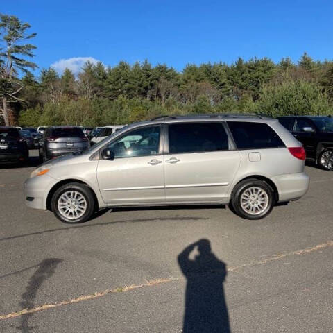 2009 Toyota Sienna for sale at Green Light Auto in Bridgeton, NJ