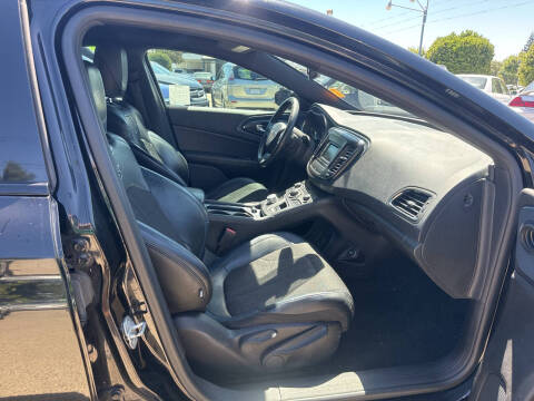 2015 Chrysler 200 S