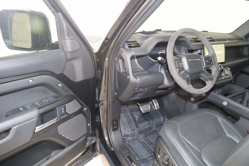 2023 Land Rover Defender 110 V8