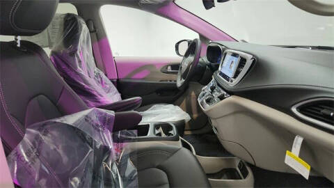 2024 Chrysler Pacifica Plug-In Hybrid Select