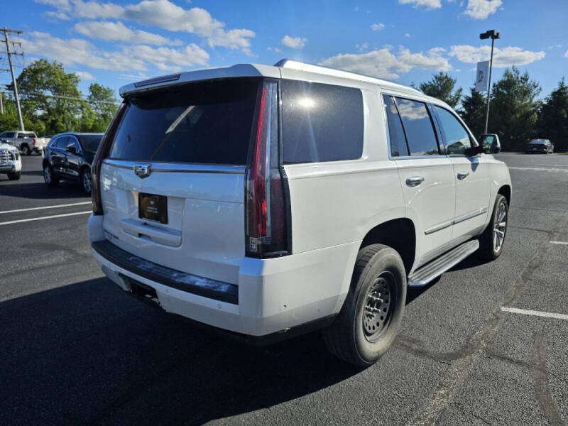 2017 Cadillac Escalade Luxury