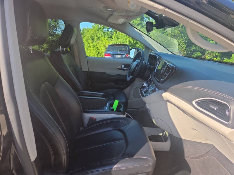2024 Chrysler Pacifica Plug-In Hybrid Select