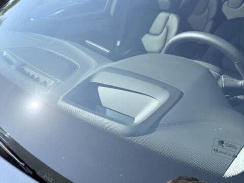 2025 Volvo XC90 T8 Ultra Bright Theme 6P