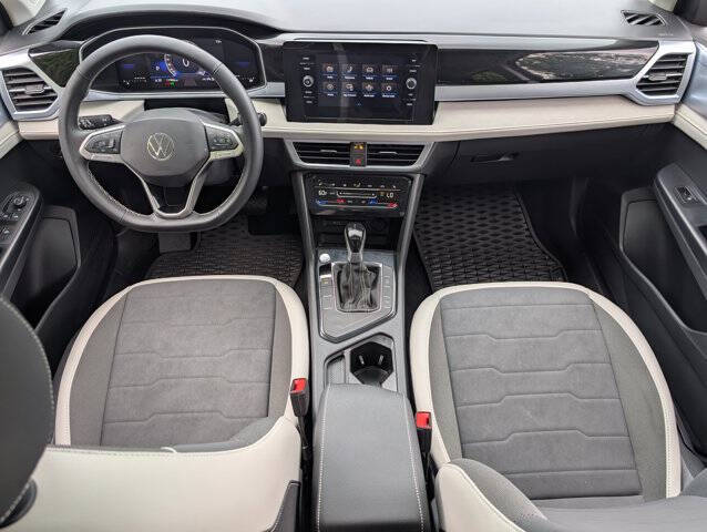 2025 Volkswagen Taos SE