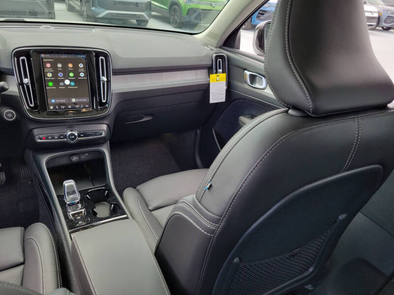 2026 Volvo XC40 B5 Plus