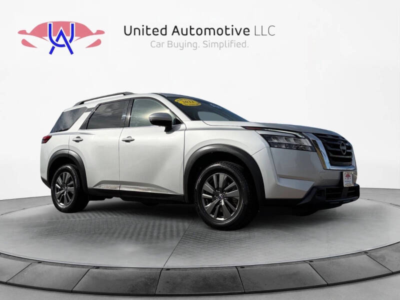 2022 Nissan Pathfinder SV photo 2