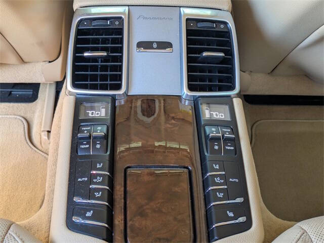 2015 Porsche Panamera 4