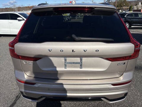 2025 Volvo XC60 B5 Core Dark Theme