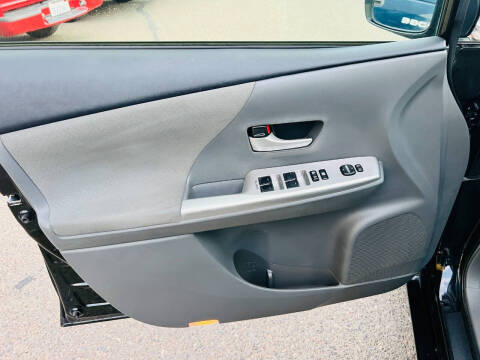 2014 Toyota Prius v Three