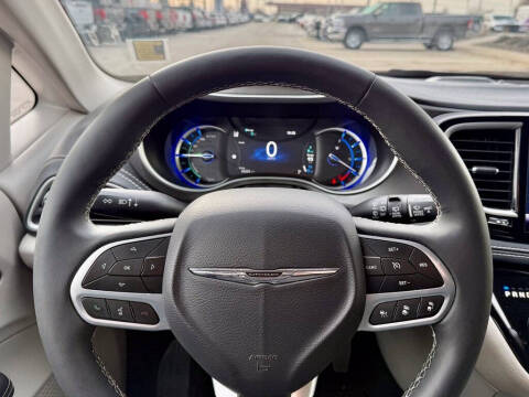 2024 Chrysler Pacifica Plug-In Hybrid Select