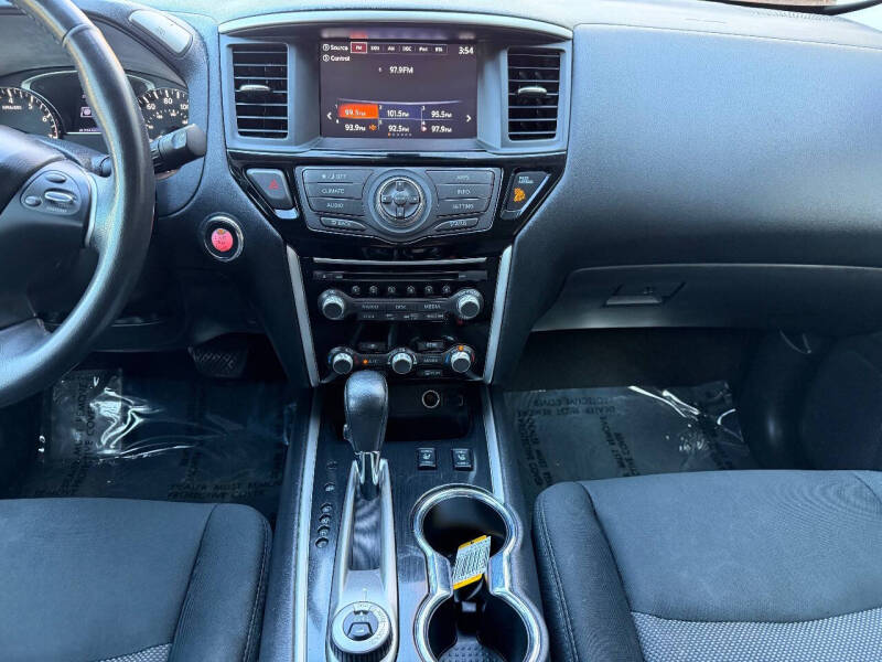 2017 Nissan Pathfinder SV