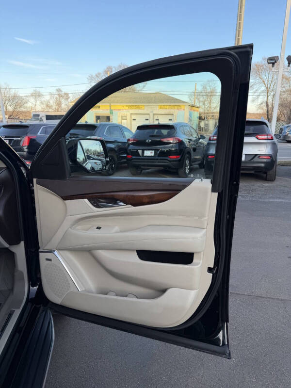2017 Cadillac Escalade Luxury