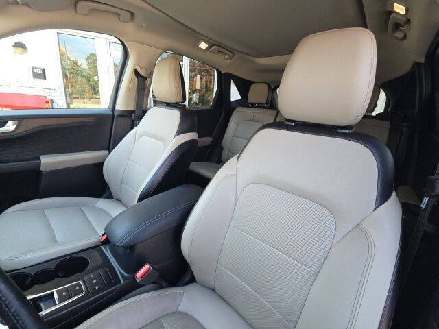 2020 Ford Escape Hybrid Titanium